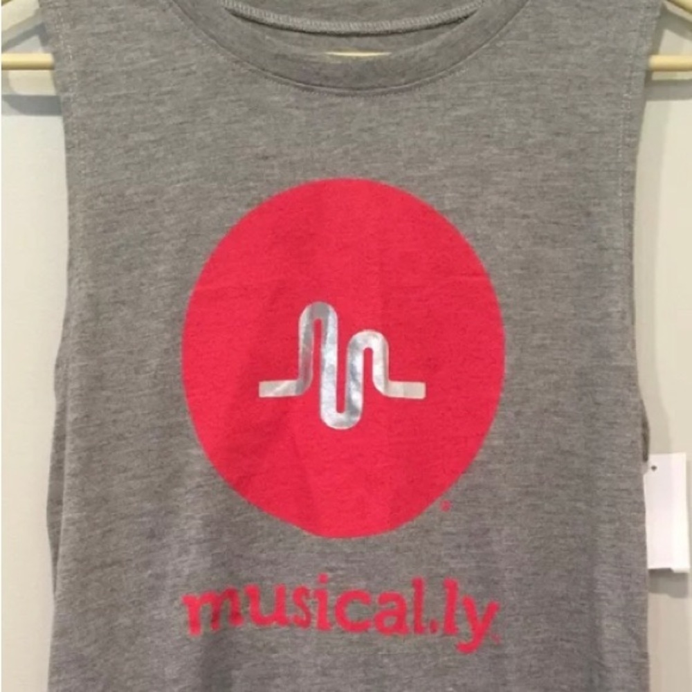 MUSICAL.LY Streaming APP Logo SHIRT TANK SLEEVELESS Juniors/Girls Large Grey Red